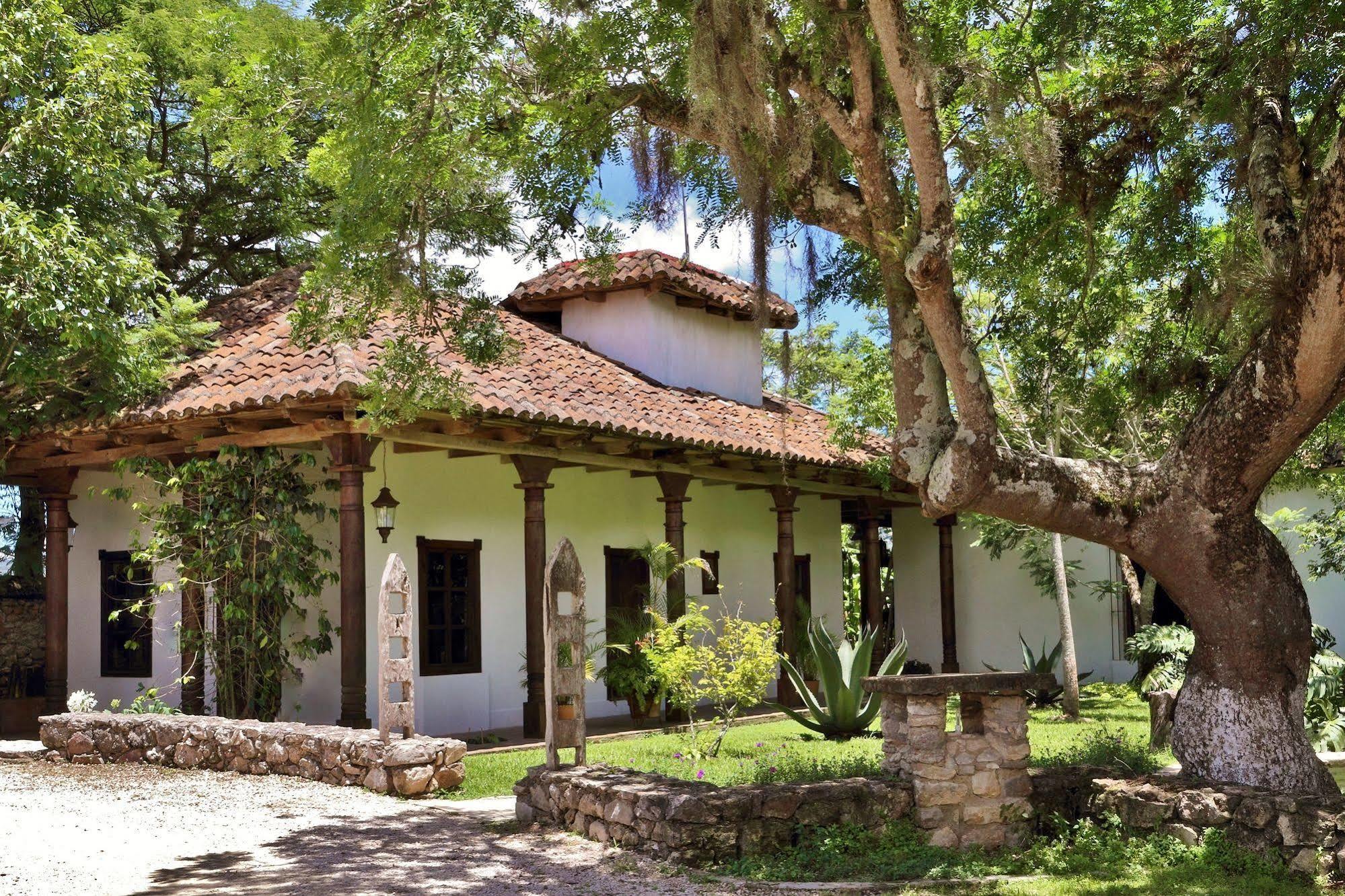 Parador-Museo Santa Maria La Trinitaria Exteriör bild